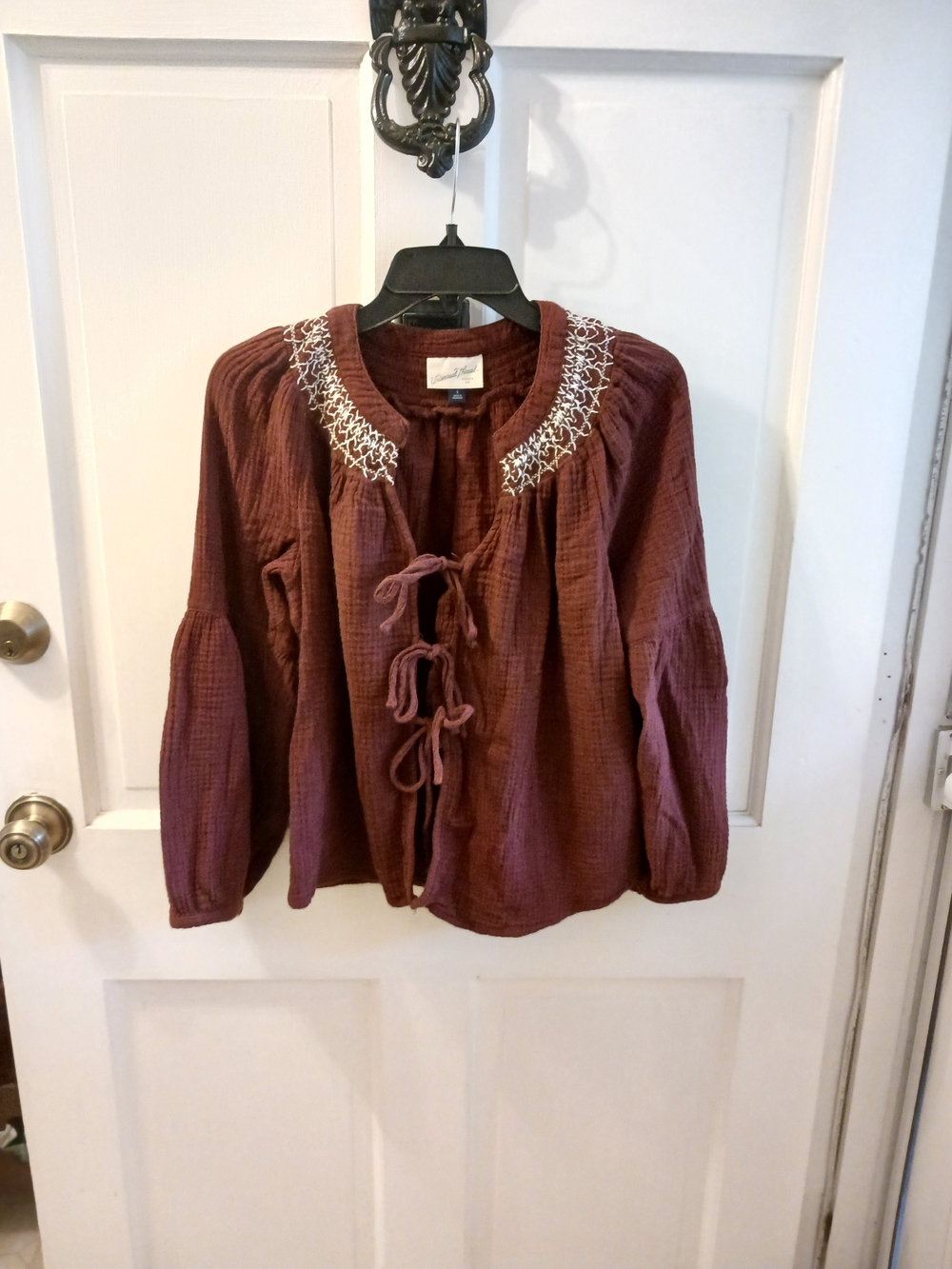 Universal Thread Target Brand Rust Lace-Up Peasant Blouse with White Embroidery